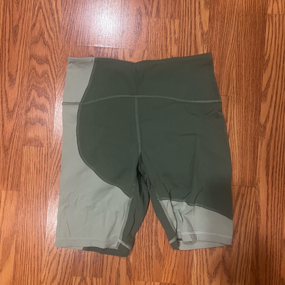 Lululemon biker shorts size 6